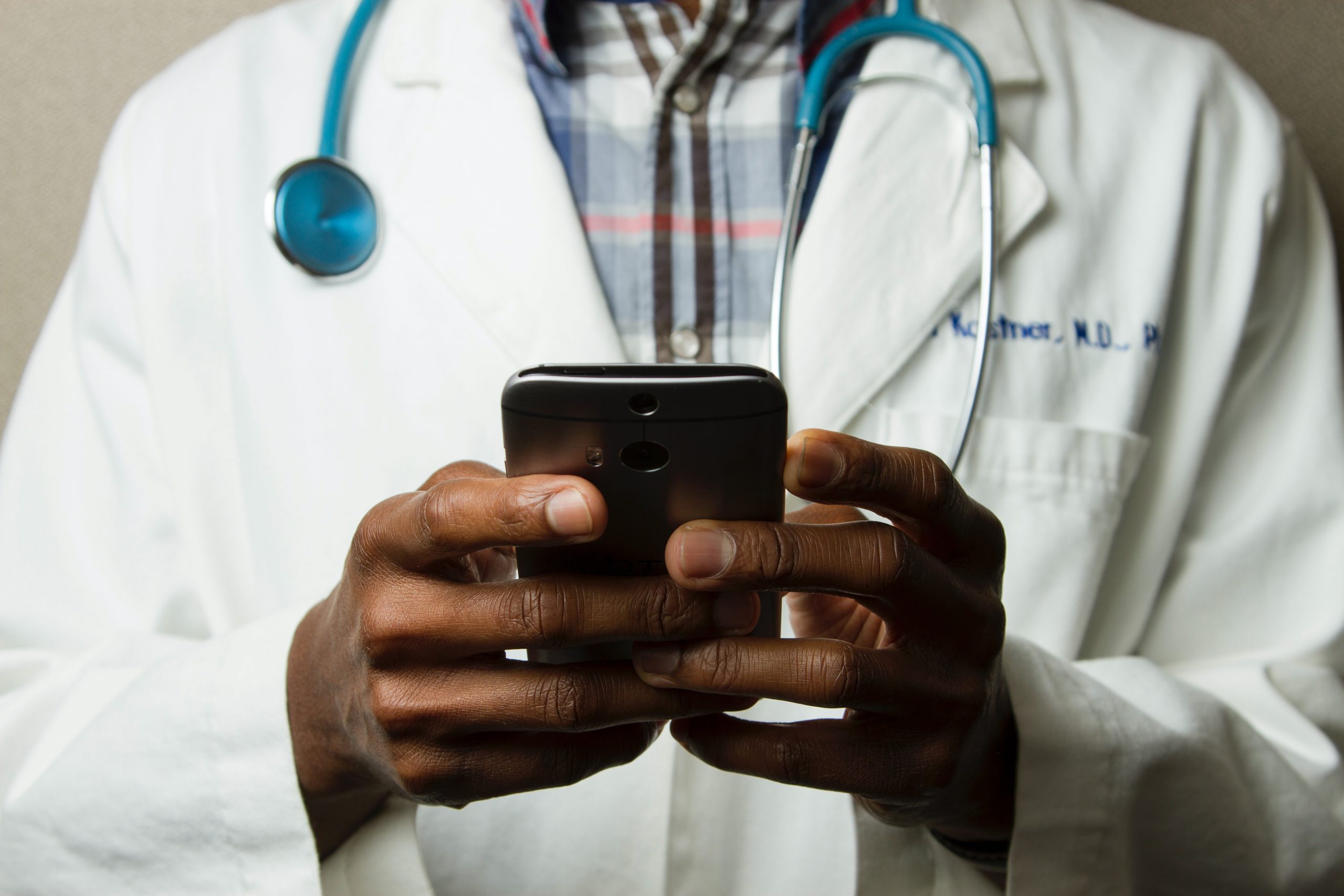 Studio Medico 3.0: un’app privata sfida i buchi digitali della pubblica salute - Informazione senza filtro