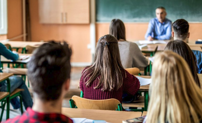 Anche chi non fa religione a scuola dovrebbe avere i libri